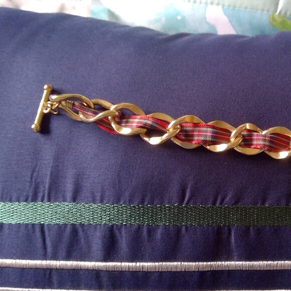 Gold tone chain bracelet with red tartan ribbon Aldo brand - Picture 3 of 6